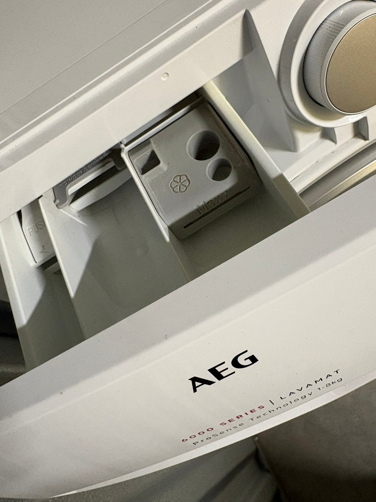 Machine à laver Lavamat AEG série 6000 8 kg — ProSense, Enlèvement, Comme neuf