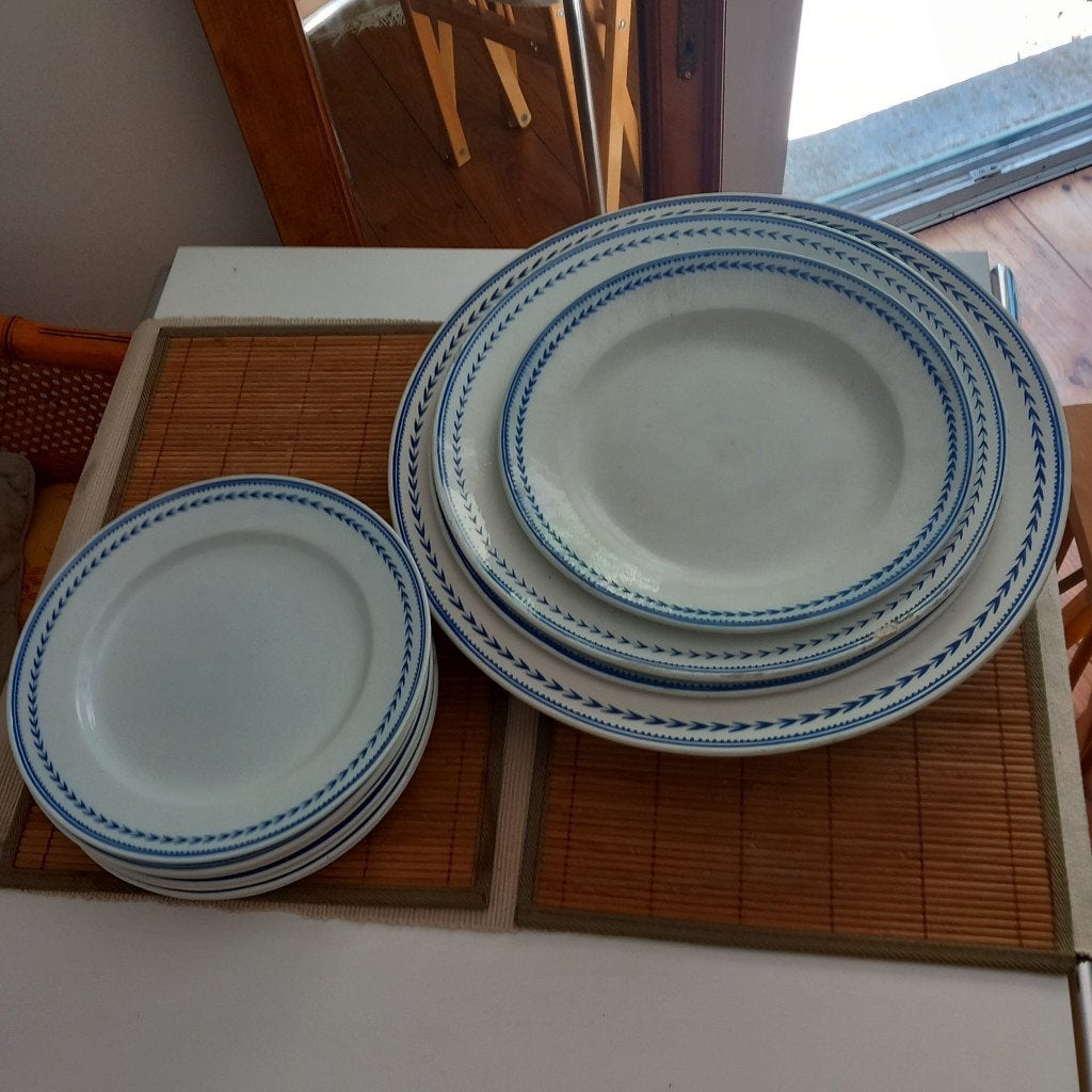 ensemble de porcelaine de TOURNAI , décor bleu à l'épi, Antiquités & Art, Enlèvement