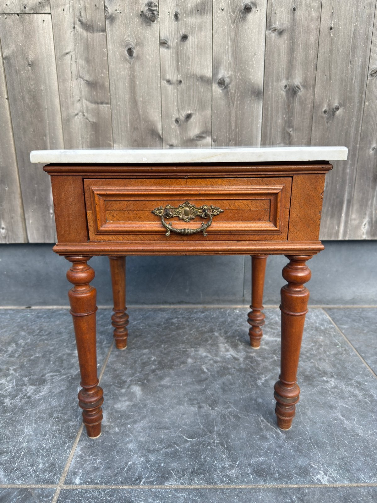 Vintage kastje met marmeren blad – 50 cm hoog, Enlèvement, Utilisé, Moins de 55 cm