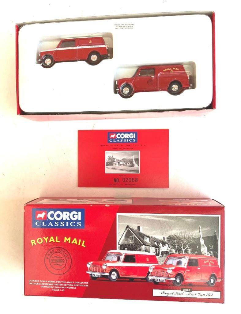 Mini Van Royal Mail Ltd Ed. set Royal Mail CORGI # 08002., Hobby en Vrije tijd, Modelauto's | 1:43, Ophalen of Verzenden, Zo goed als nieuw