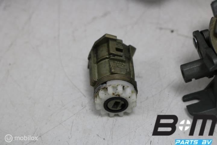 Stuuras met contactslot en sleutels A4 8E 1.8T 4B0905851G, Gebruikt