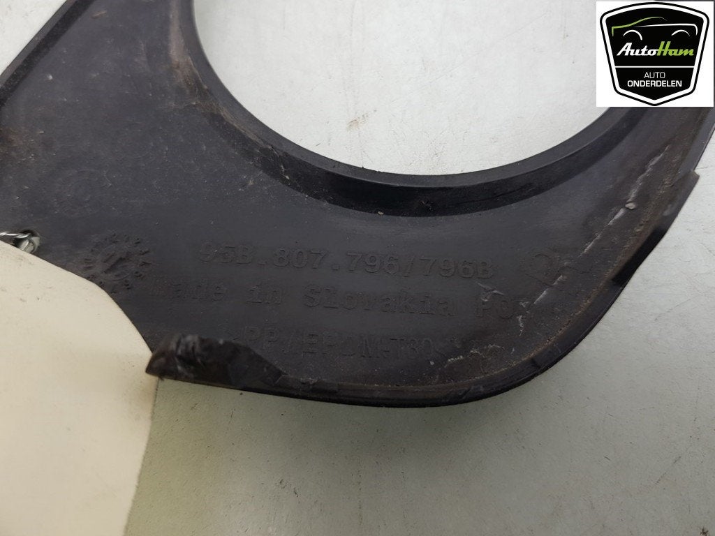 PARE-CHOCS PART AVANT DROIT Macan (95B) (|95B807796|), Pare-chocs, Porsche Deutschland GmbH, Porscheplatz 1
70435  Stuttgart, DE