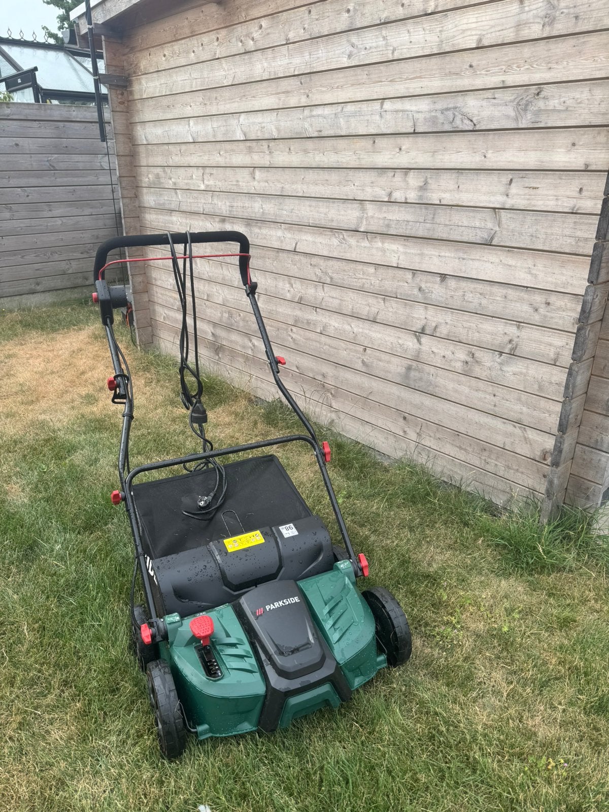 verticuteermachine en gazonbeluchter 2-in-1, Tuin en Terras, Ophalen, Zo goed als nieuw