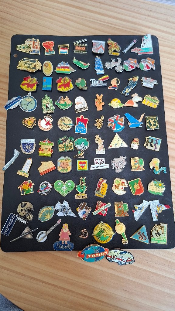 Pin's, Enlèvement ou Envoi, Neuf, Autres sujets/thèmes, Insigne ou Pin's