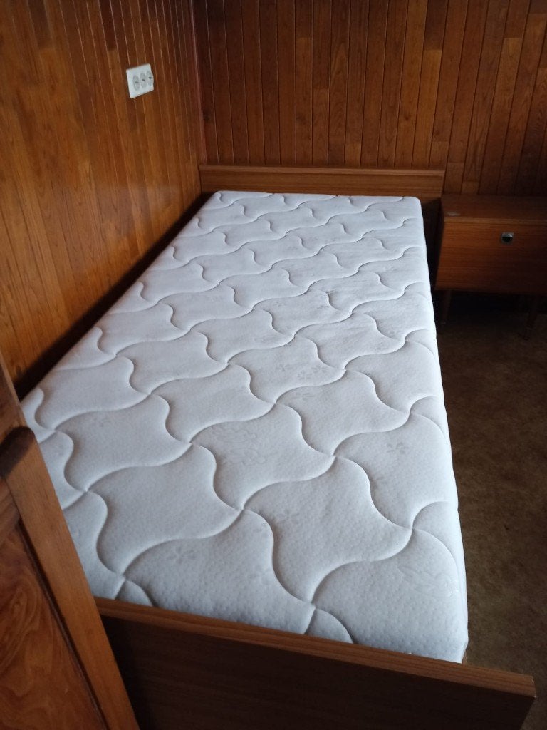 Eenpersoonsbed met nachtkastje, Huis en Inrichting, Slaapkamer | Bedden, Ophalen, Gebruikt, 90 cm, Eenpersoons