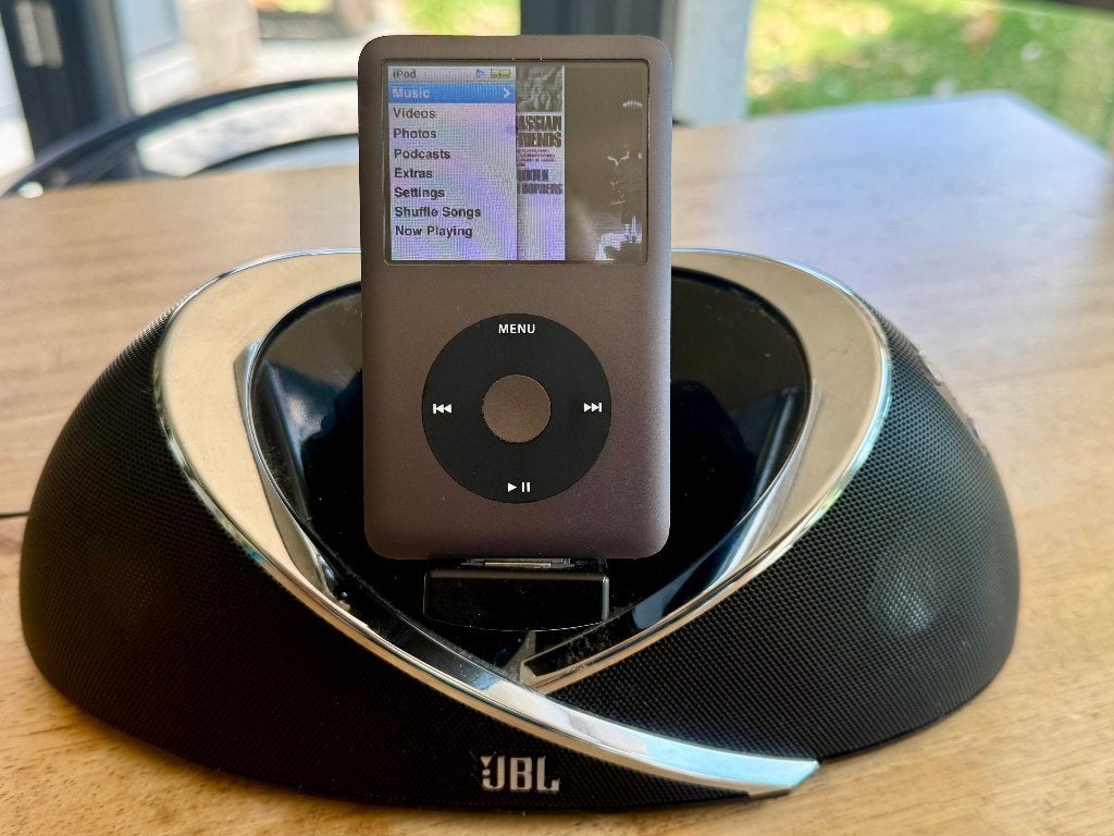 JBL On Stage Micro luidspreker met iPod Classic 160GB, Ophalen, JBL, Zo goed als nieuw, AUX-ingang