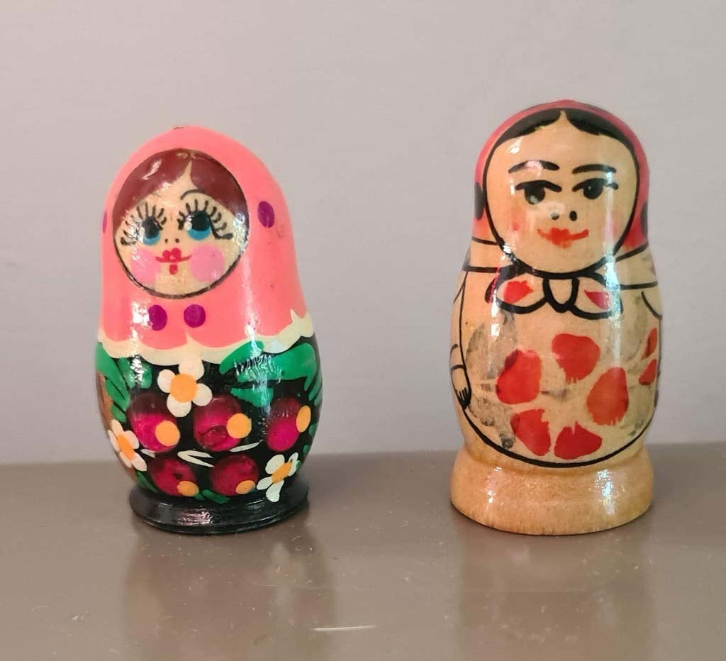 iemand die een kleine matroesjka mist? hoogte 4 cm, Antiek en Kunst, Ophalen