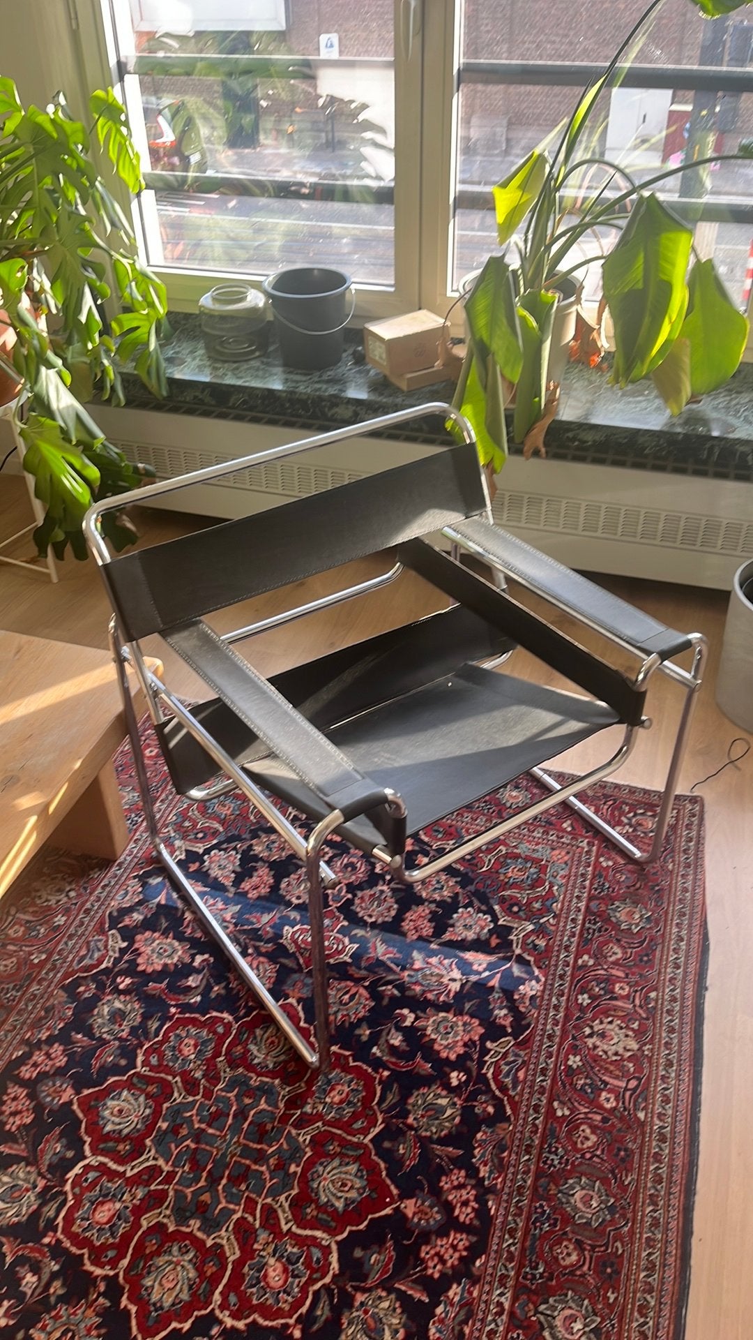 Wassily chair, Ophalen, Zo goed als nieuw