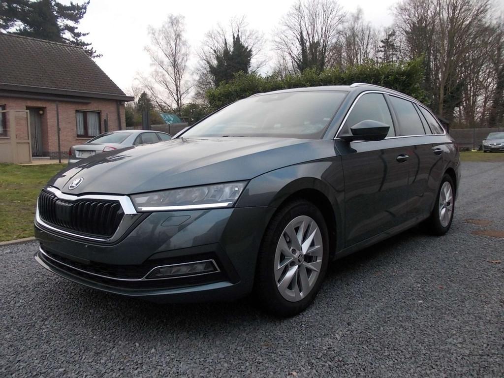 Skoda Octavia SW TSI 110PK Ambition Launch Edition NAVI-CARP, Auto's, Gebruikt, Euro 6, Bedrijf, Lichtsensor