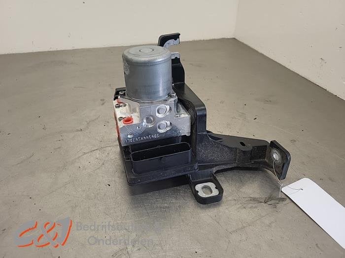 ABS Pomp van een Opel Vivaro, Gebruikt, -, -, Opel
