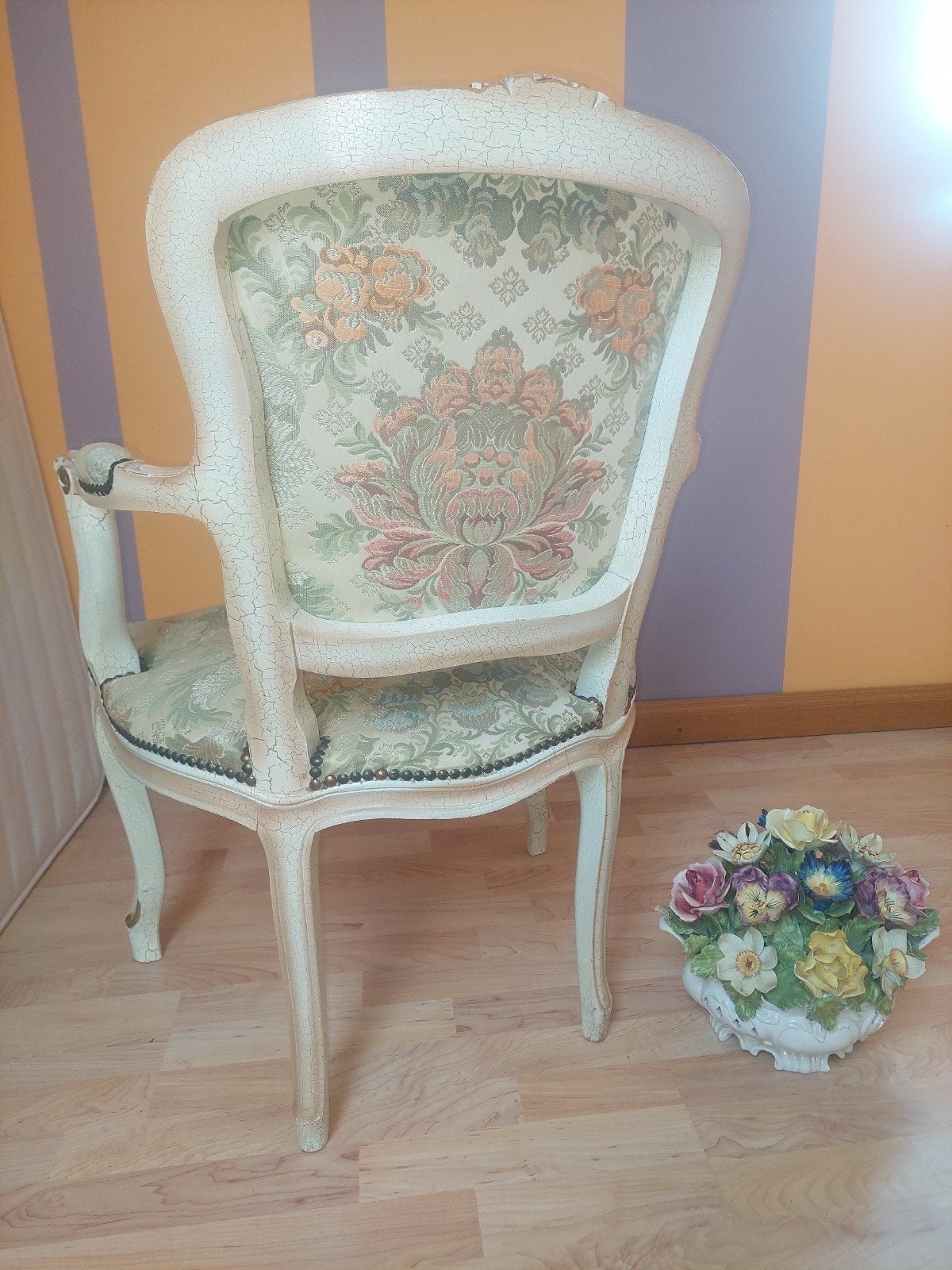 très joli fauteuil, Ophalen of Verzenden