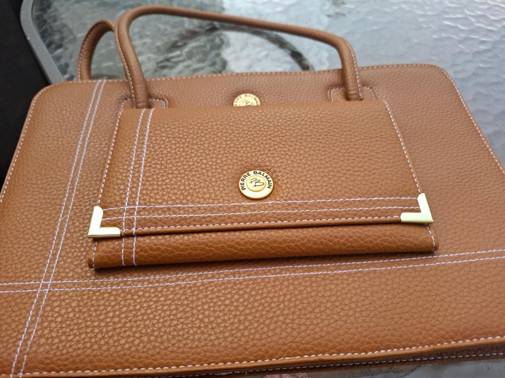 Sac et portefeuille Balmain, Bijoux, Sacs & Beauté, Sacs | Cartables, Enlèvement ou Envoi