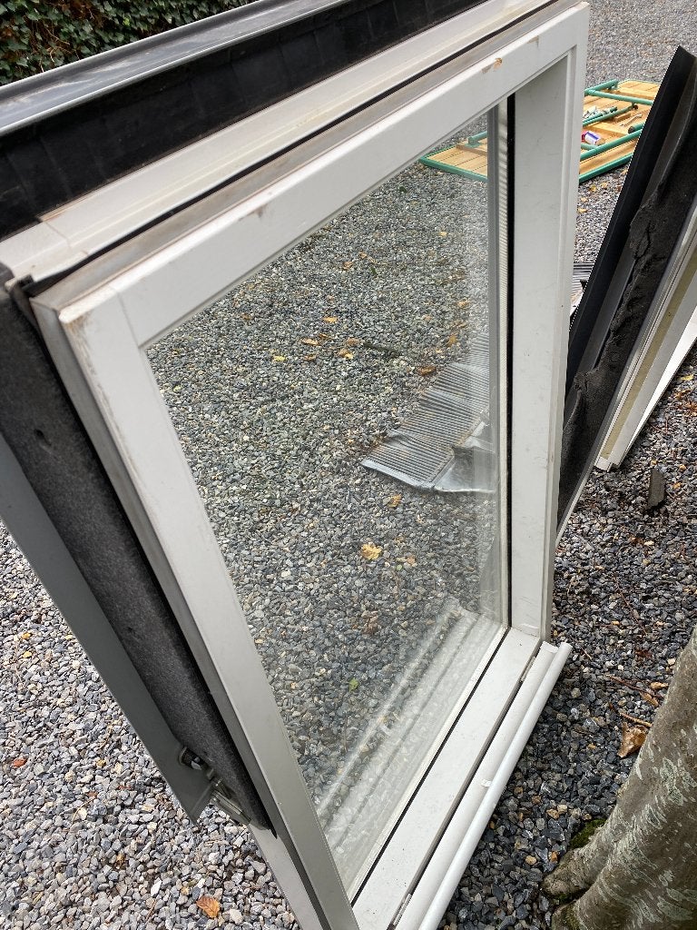 Velux GGL MK06 met gootstukken - 78x118cm, Bricolage & Construction, Vitres, Châssis & Fenêtres, Double vitrage, Lucarne, Enlèvement