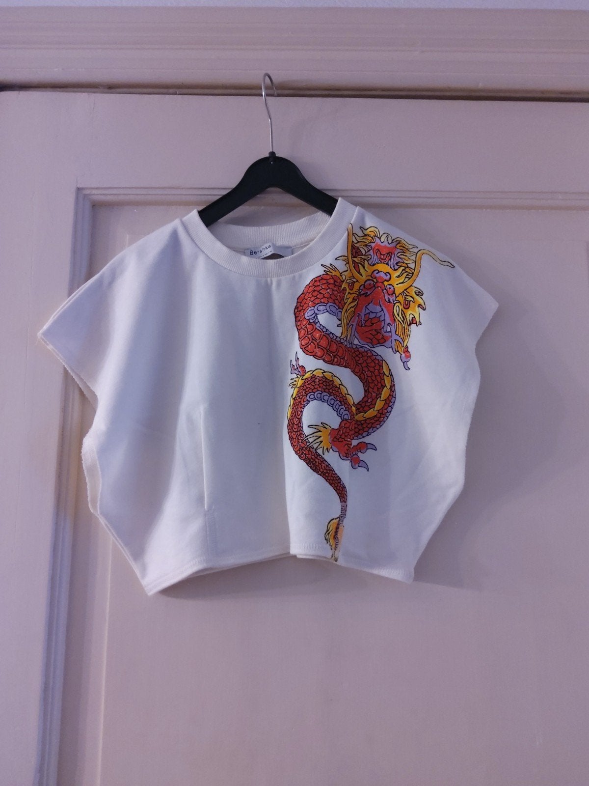 bershka top, thema draak, maat s, Kleding | Dames, Wit, Zo goed als nieuw, Bershka, Ophalen of Verzenden