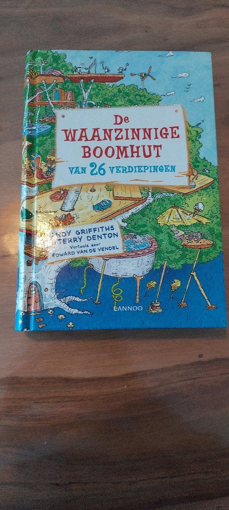 De waanzinnige boomhut, Ophalen, Zo goed als nieuw, Fictie