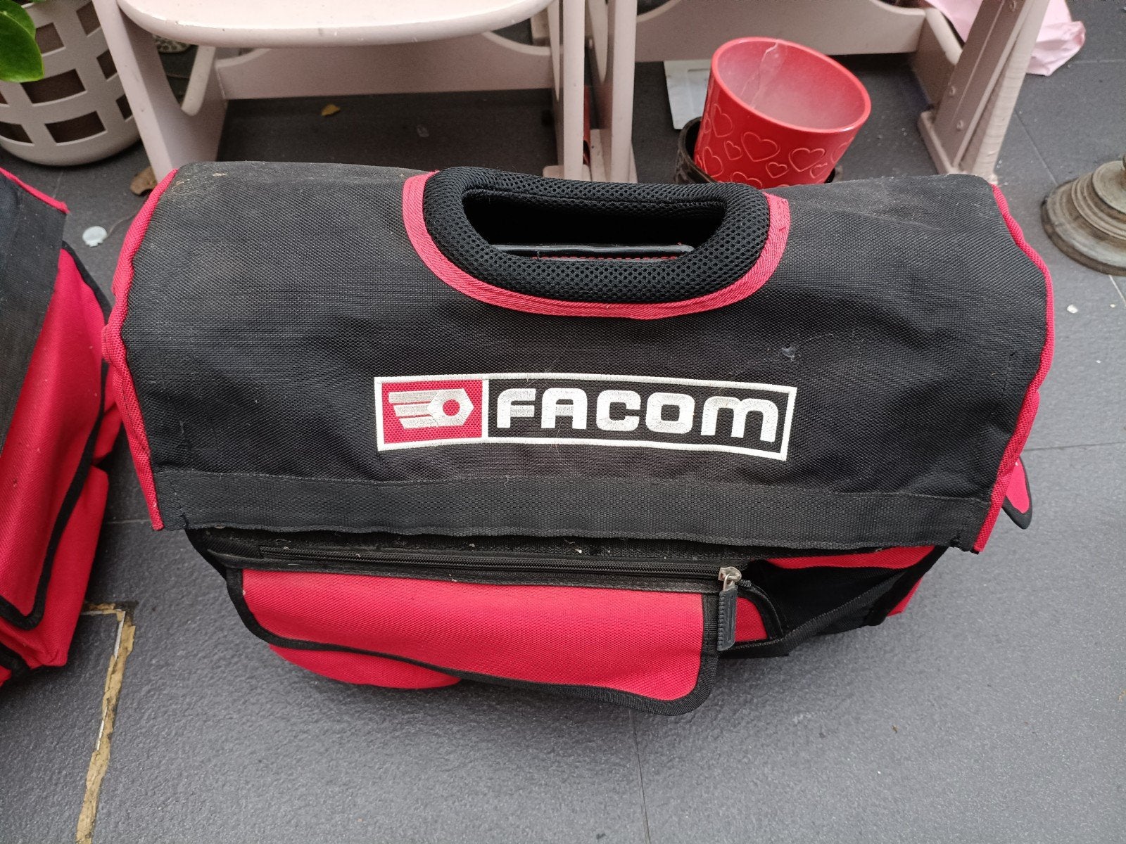 sac à outils FACOM., Enlèvement