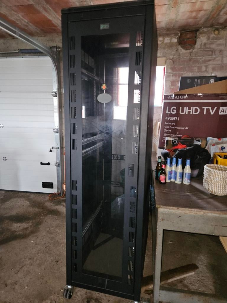 Serverkast, Ophalen