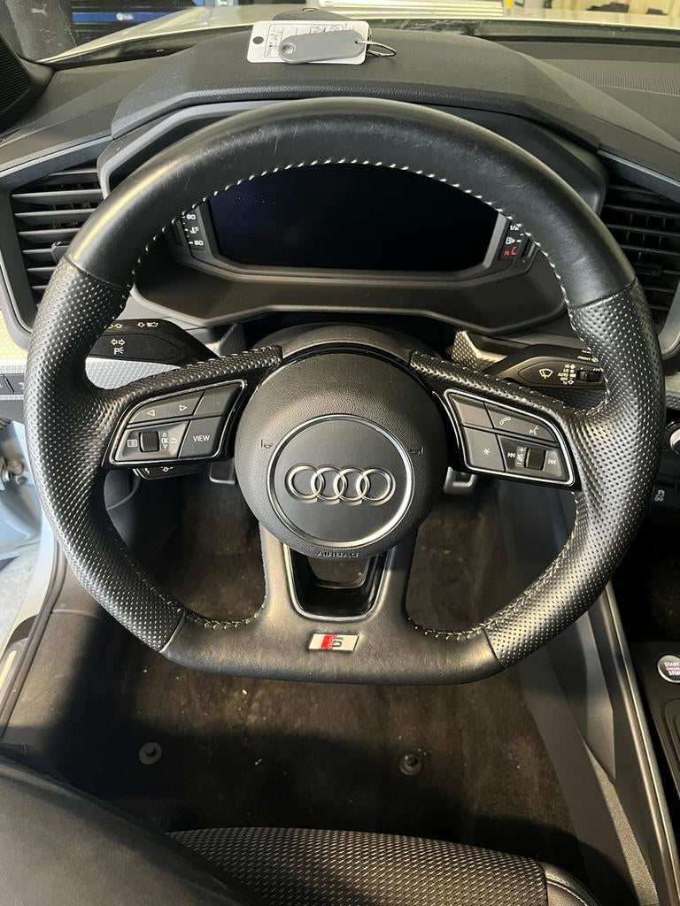 Volant audi meplat, Enlèvement, Audi