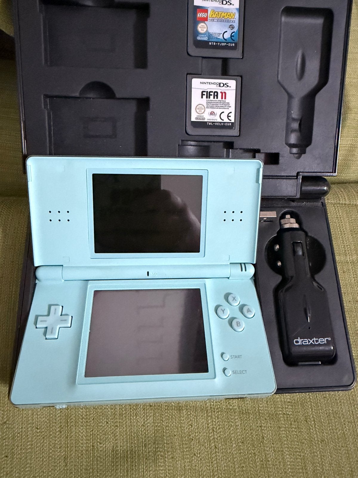 Nintendo DS Lite Bleu clair + 2 jeux + étui Draxter, Enlèvement, Comme neuf, DS Lite