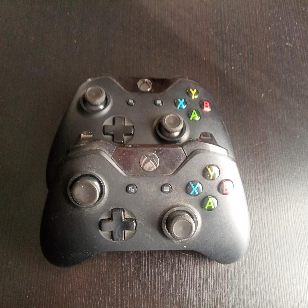 2x XboxOne Controllers Black voor€40 €35 mogelijk bieden kan, Enlèvement ou Envoi, Xbox One