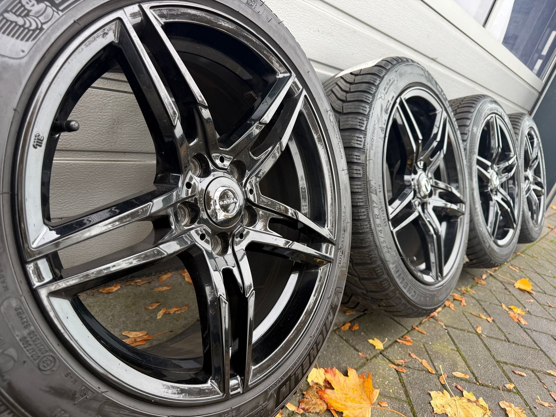 17 inch zwarte Volvo C30 V50 V40 S60 S40 velgen winterbanden, Gebruikt, -, -, Banden en Velgen