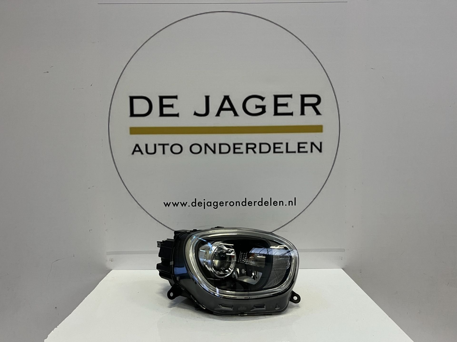 PHARE DROIT MINI F60 COUNTRYMAN A87494802-02, Customer.service@mini.co.uk, BMW AG, Petuelring 130
80788  Munich, DE, Mini