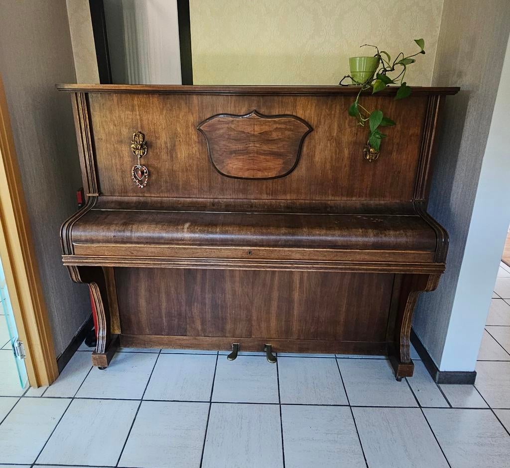 Piano droit couleur brune Breveté De Heuq, Musique & Instruments, Pianos, Enlèvement