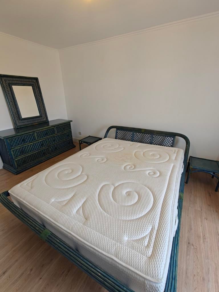 Chambre ROCHE BOBOIS, style exotic chic. Lit, miroir, meuble, Immo