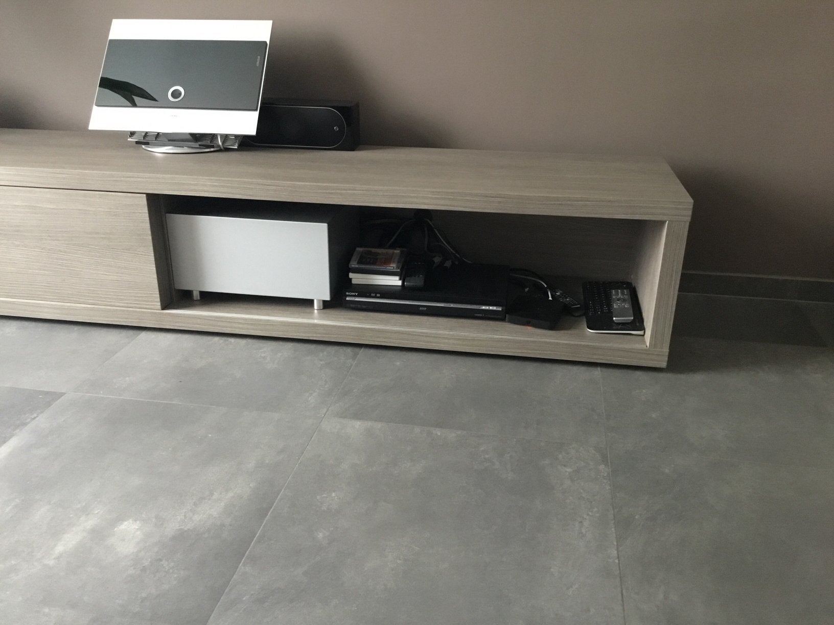 Meuble TV long avec porte coulissante, Enlèvement, Comme neuf