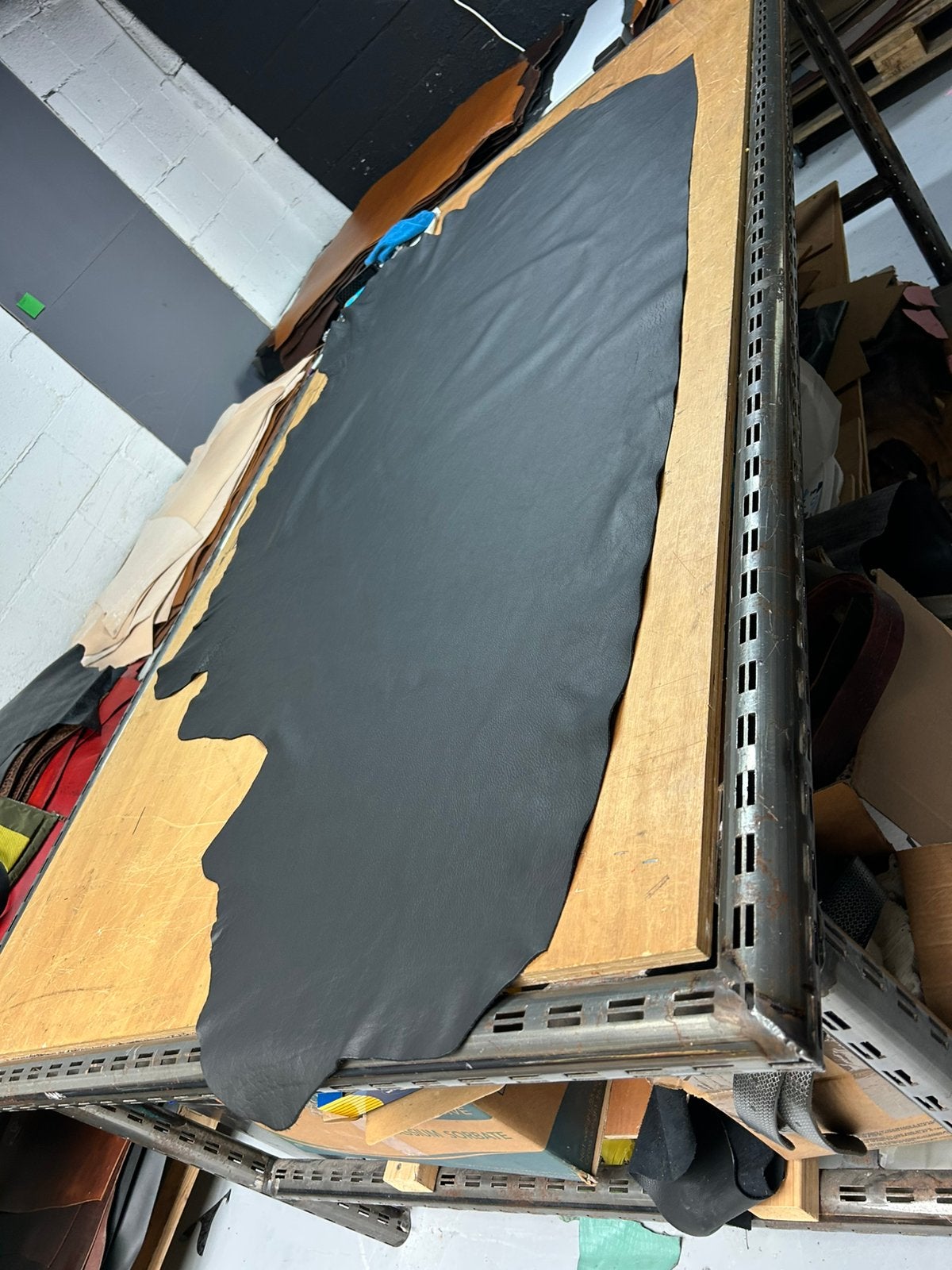 Zwarte kleur halve huid 1.5 mm dikte soepel A-354, Ophalen of Verzenden