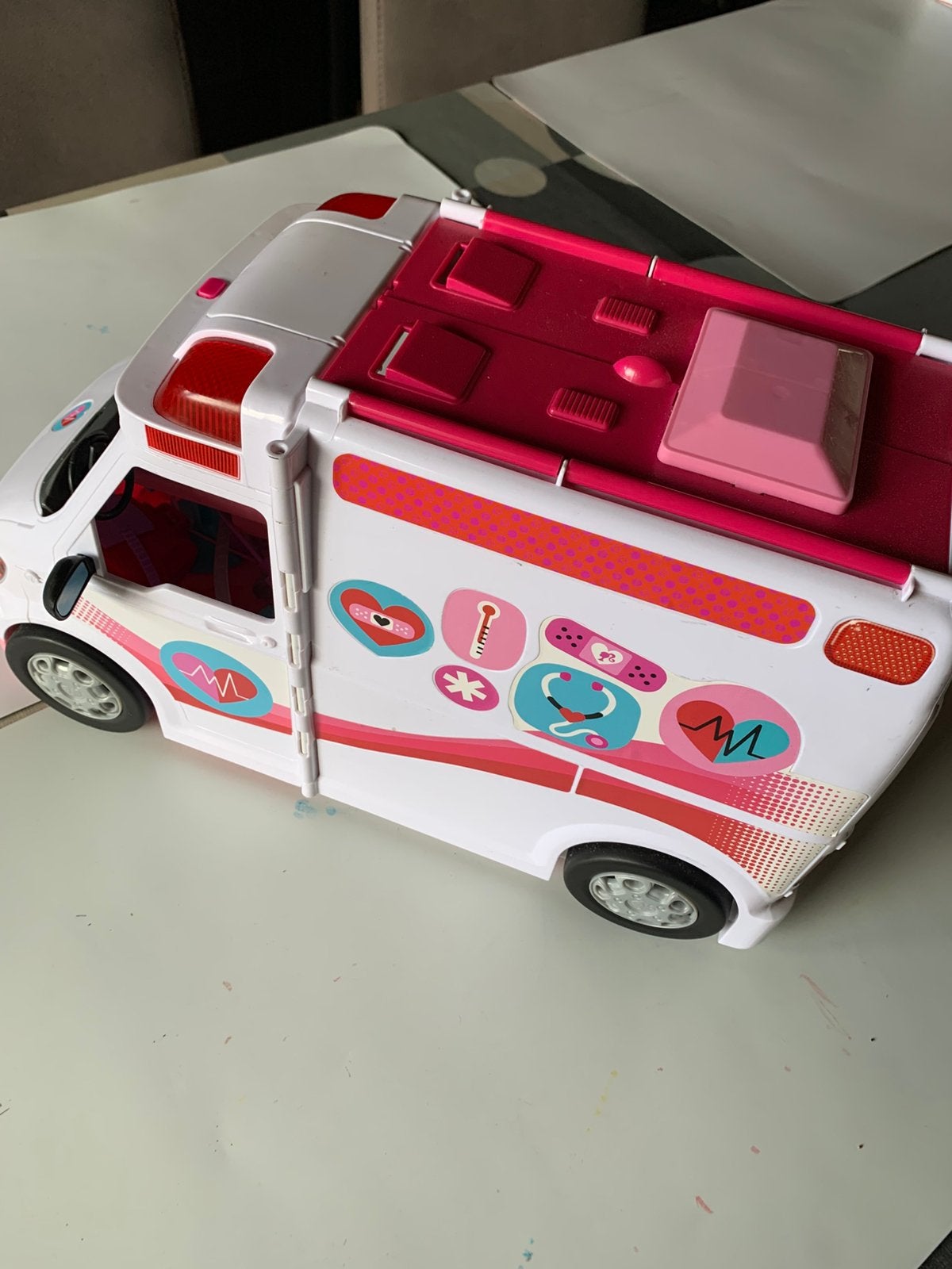 Barbie - Ziekenwagen met geluid, Ophalen, Nieuw