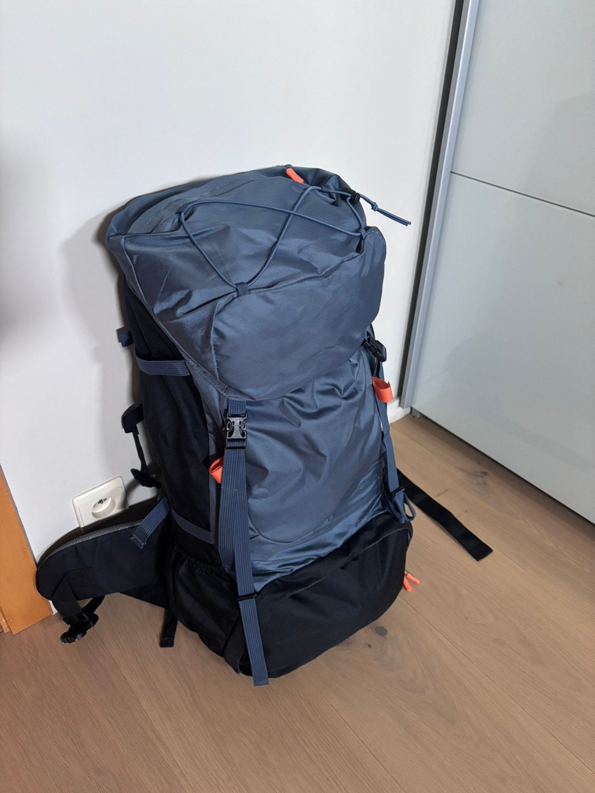 Nieuwe trekrugzak 65 liter, Audio, Tv en Foto, Ophalen, Nieuw, Opbergvakken, Rugtas