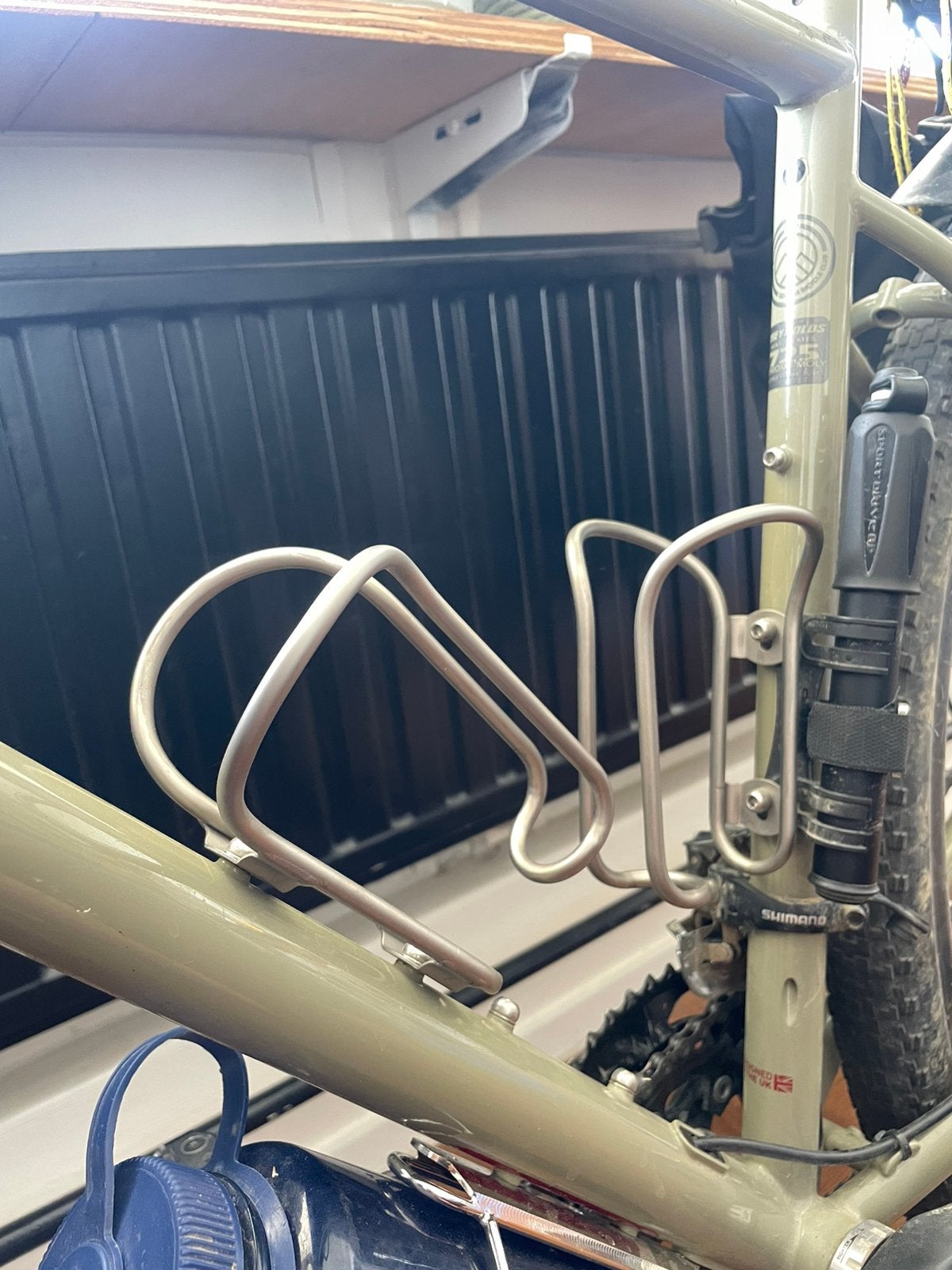 2 porte-bidons en titane, Enlèvement, Comme neuf