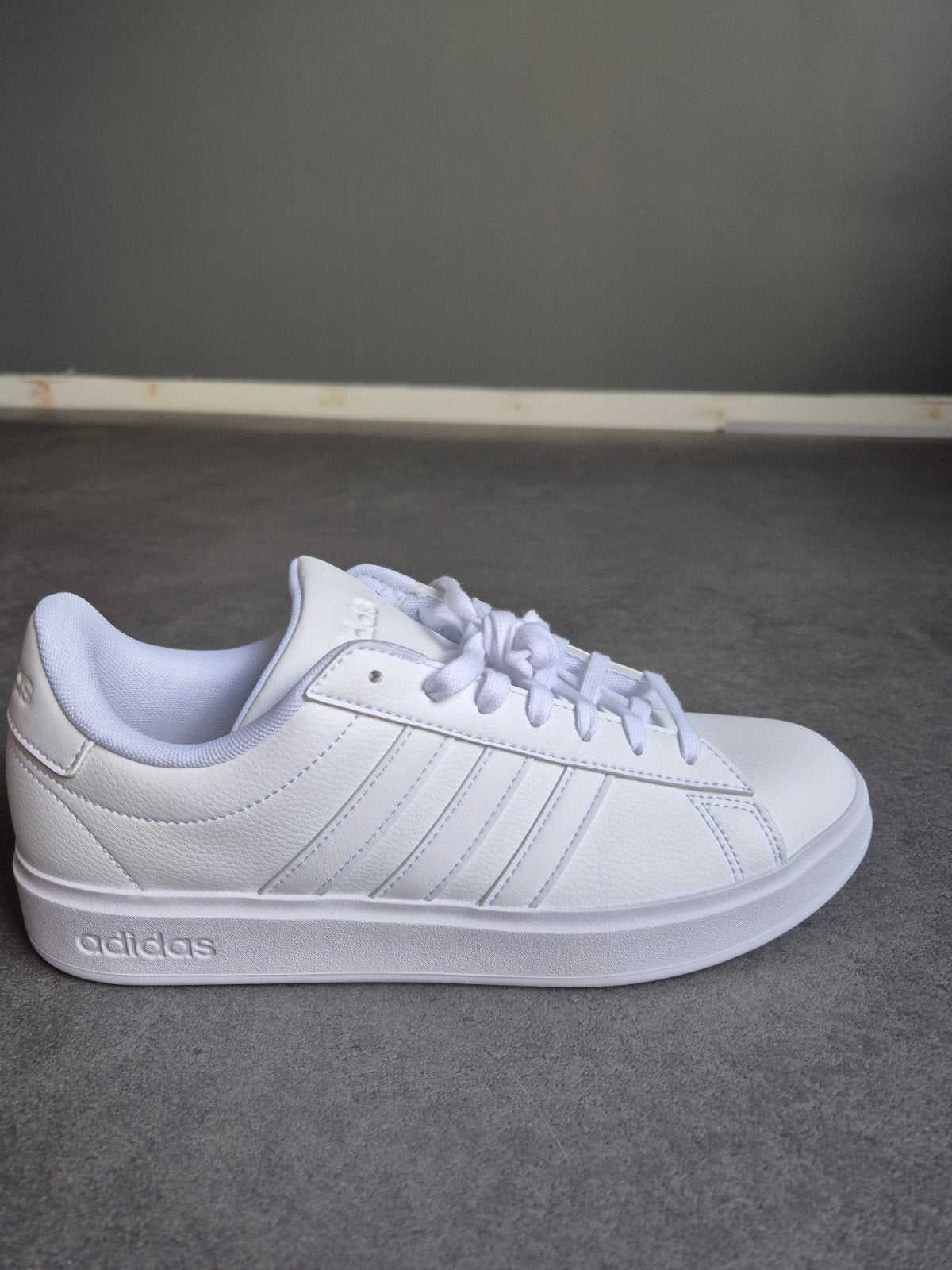 Adidas Grand Court 2.0 pointure 42 neuves, Ophalen