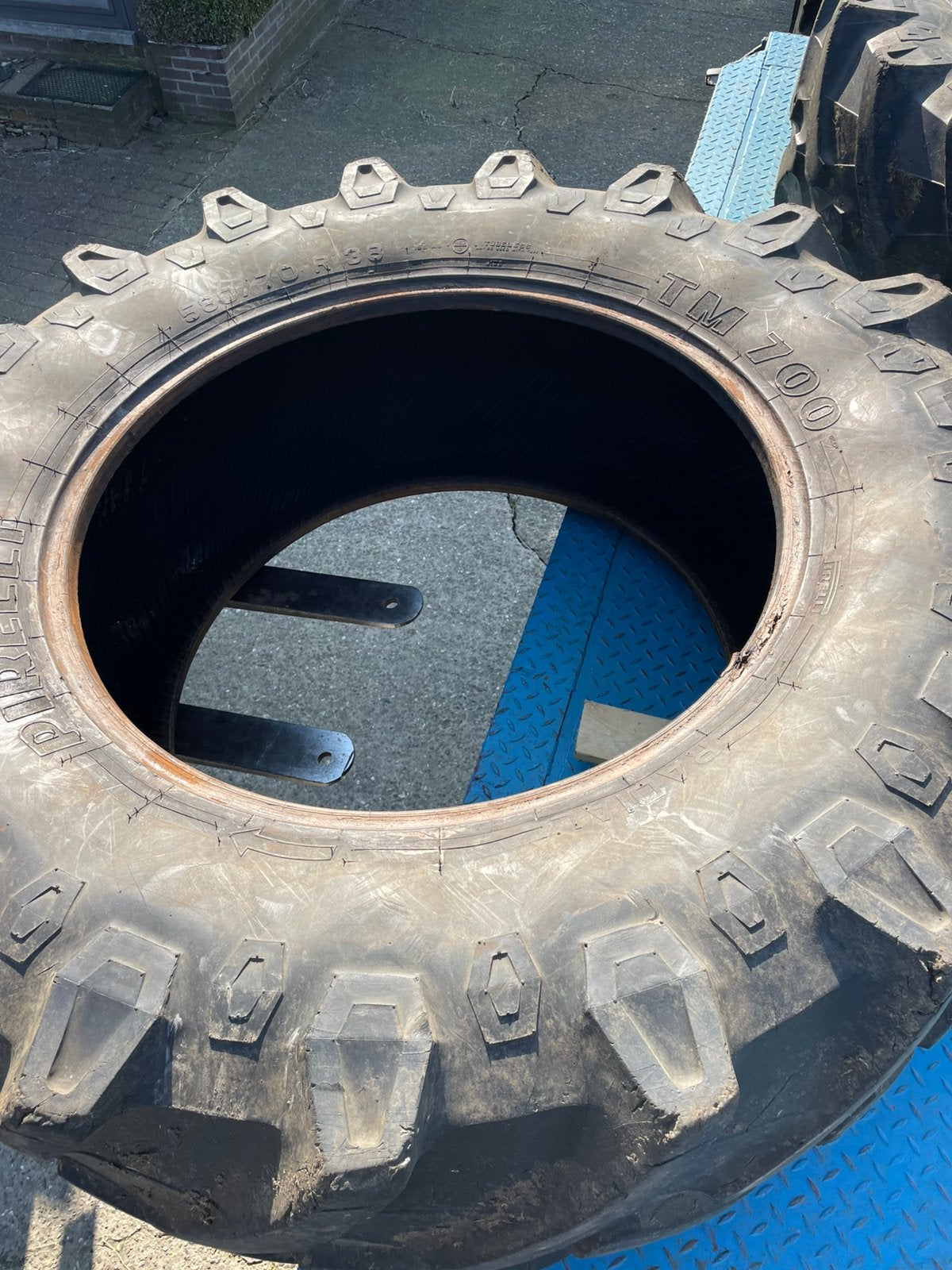 Pirelli banden, Zakelijke goederen, Ophalen