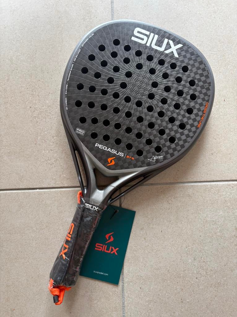 Nieuwe Siux Pegasus Storm Grey Pro 2026, Enlèvement ou Envoi, Neuf, Raquette de padel