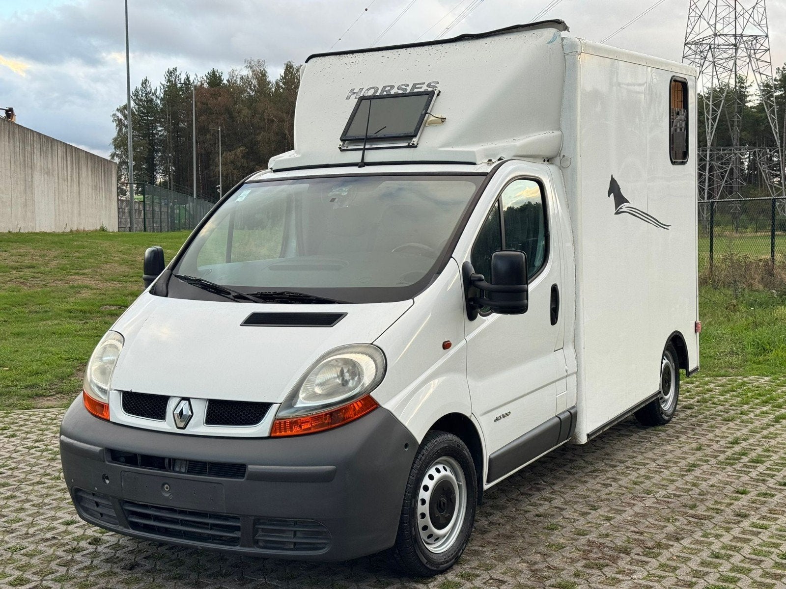 Paardenwagen/HORSES - renault trafic - rijbewijs B / gekeurd, Ophalen