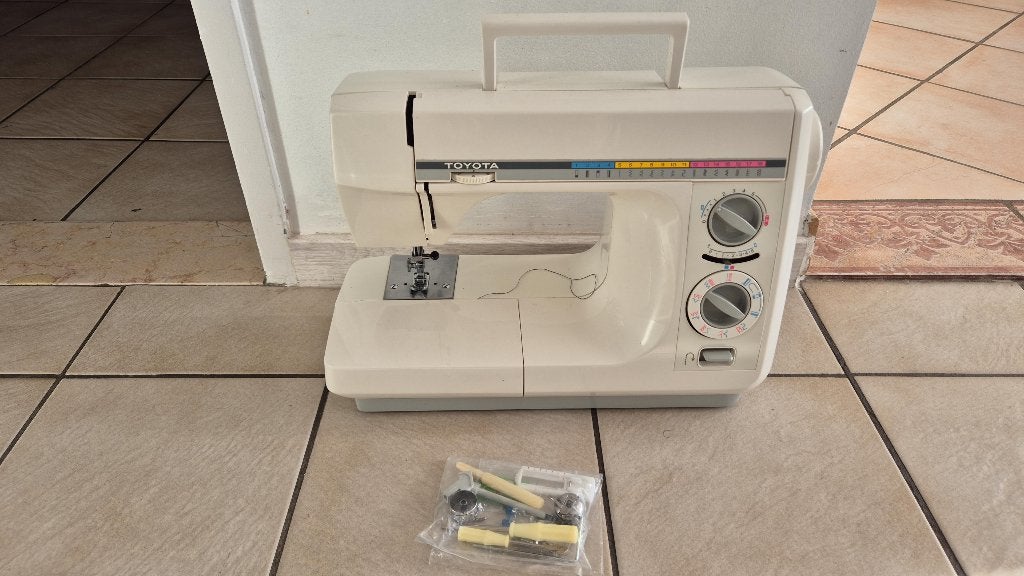 👍 Naaimachine "Toyota" model 4041 - Japanse - als nieuw, Ophalen, Nieuw, Naaimachine, Overige merken
