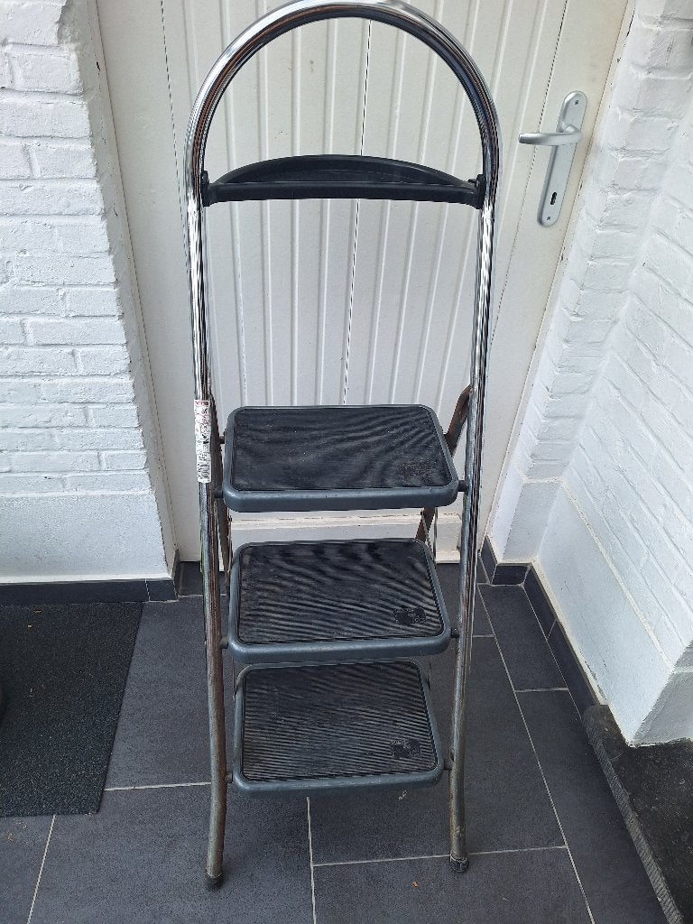 Trapladdertje 3 treden, Enlèvement