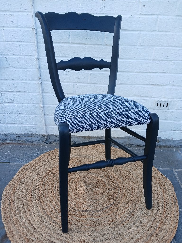 Chaise ancienne bleue, Maison & Meubles, Bois, Comme neuf, Enlèvement, Campagnard