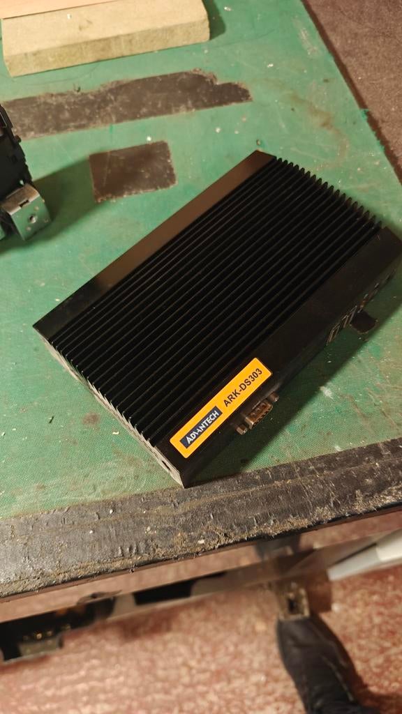 Industriële pc's Advantech Ark DS303, Enlèvement