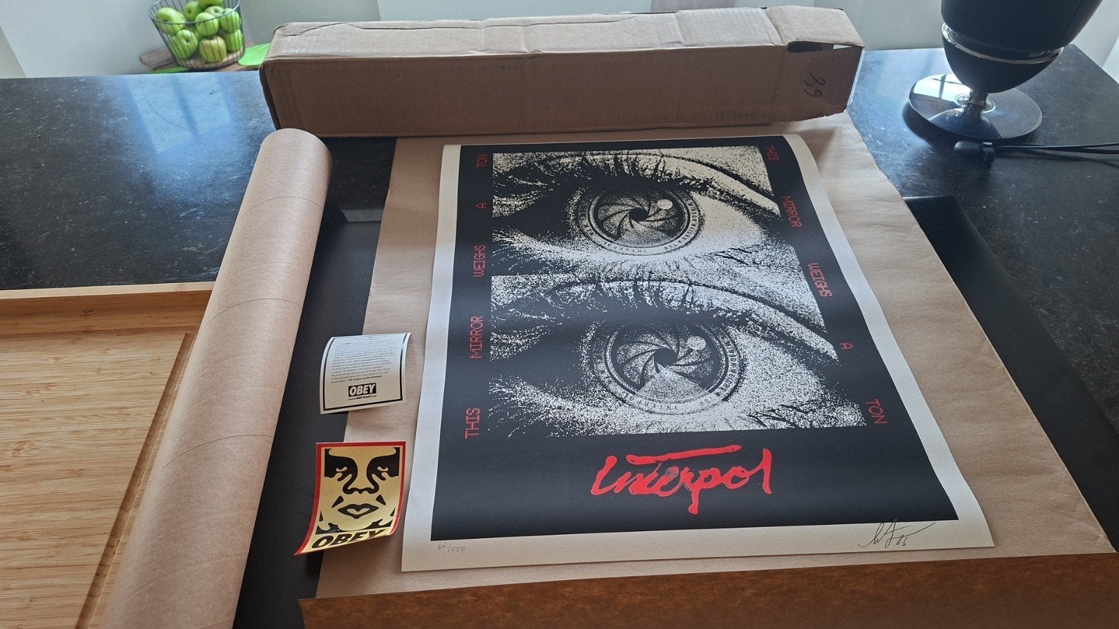 Obey Farey Interpol this mirror weighs a ton, Antiek en Kunst, Ophalen of Verzenden