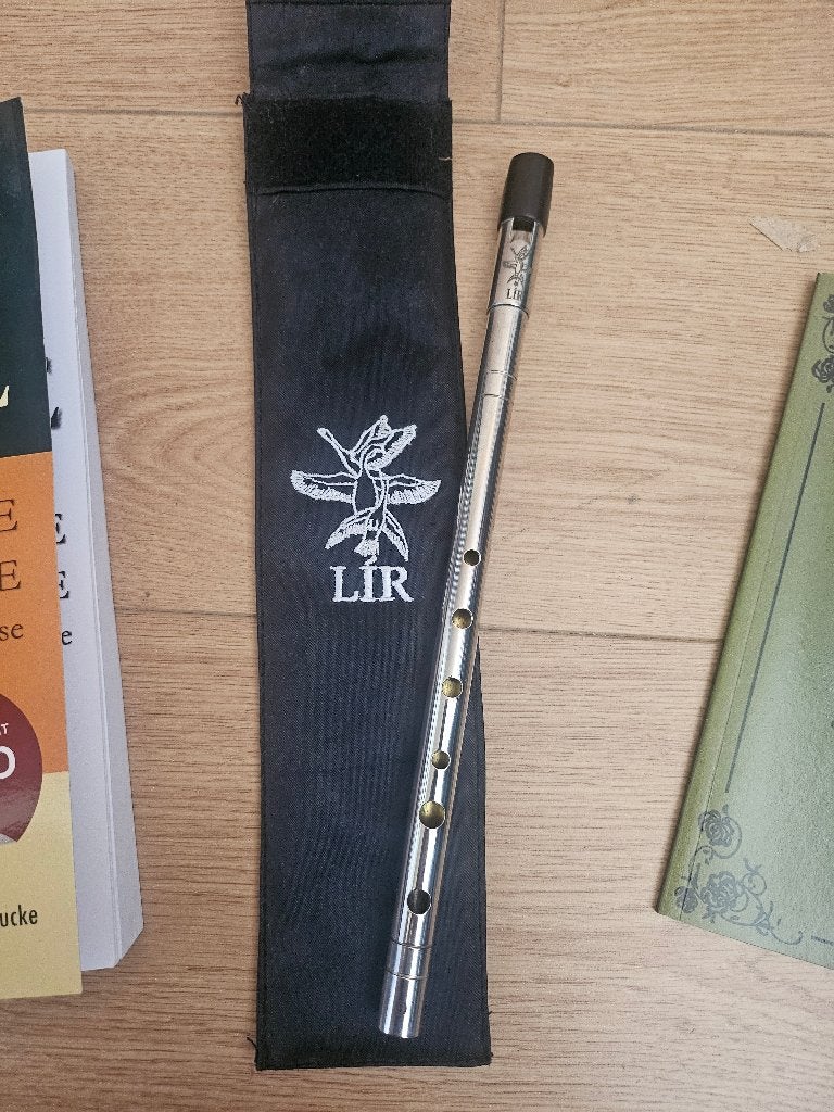 Flute irlandaise - Tin Wisthel - Hight D  + 2 livres  +.., Enlèvement ou Envoi, Comme neuf, Autres