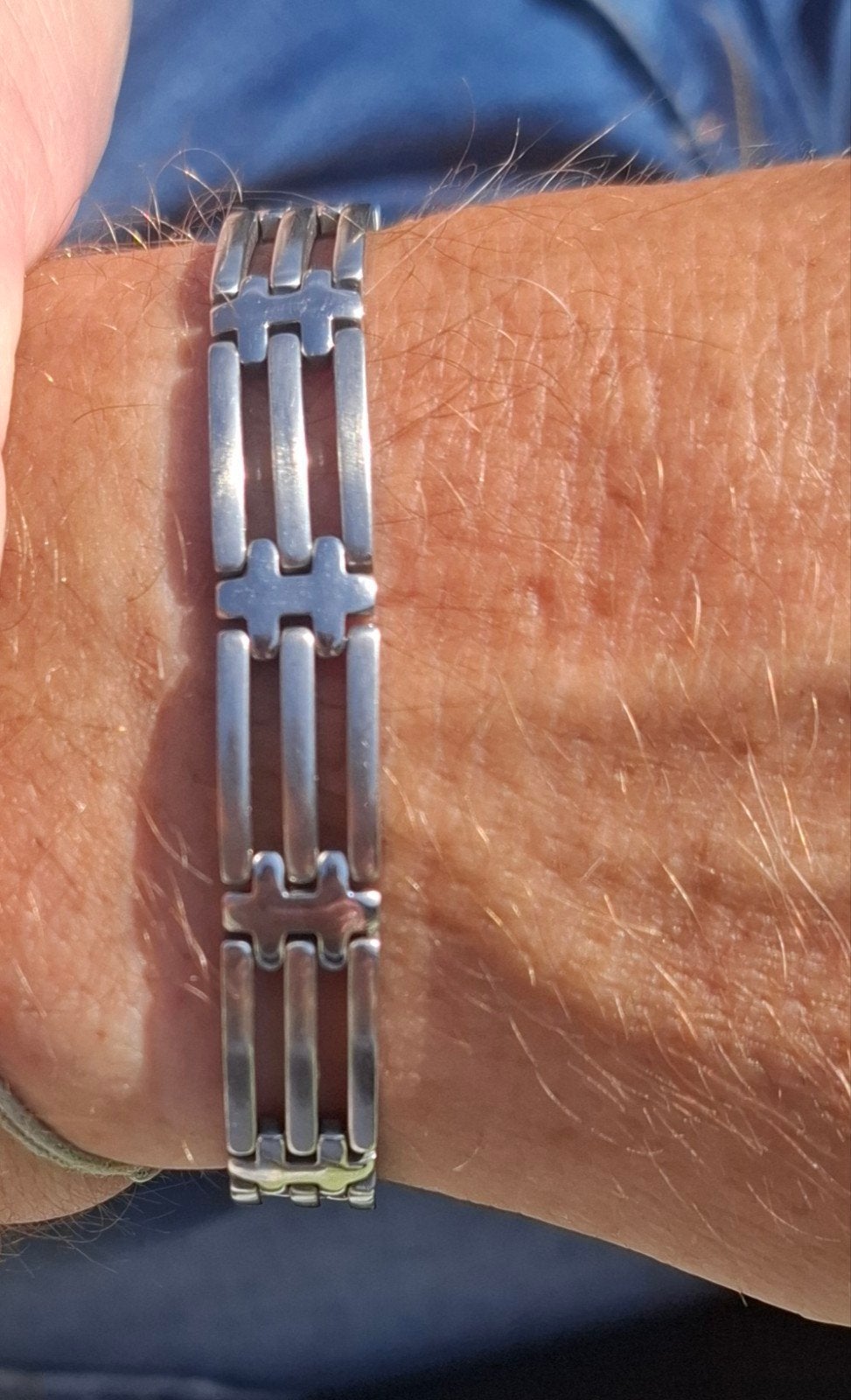 Nieuwe roestvrijstalen armband met drievoudige opengewerkte, Handtassen en Accessoires, Armbanden, Ophalen of Verzenden, Nieuw