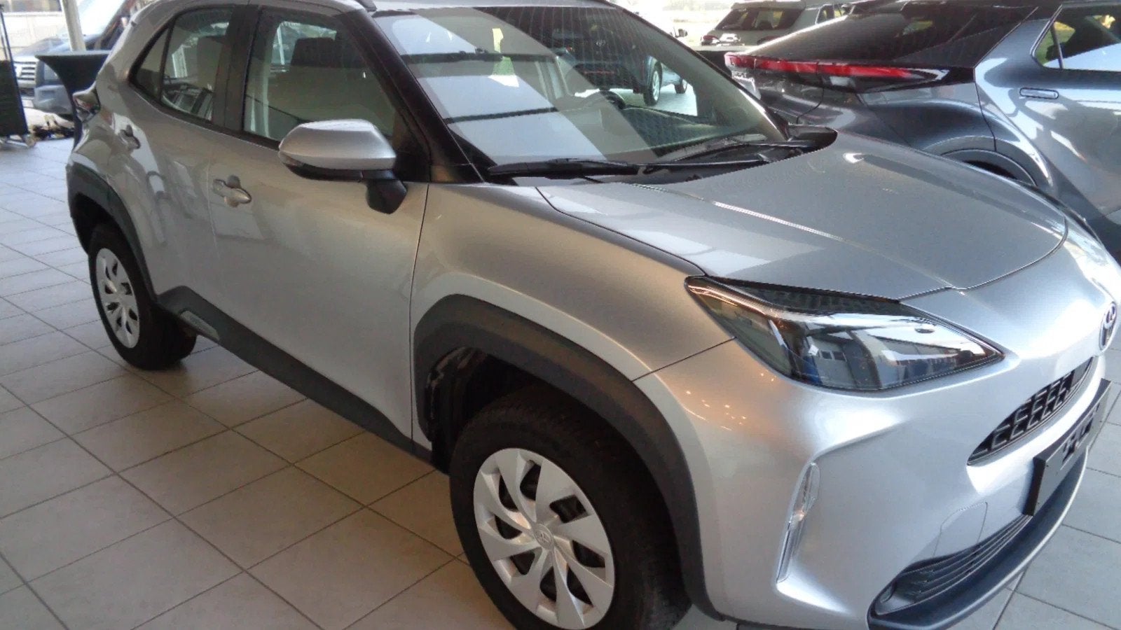 Toyota Yaris Cross Dynamic (bj 2024, automaat), Auto's, Automaat, Stof, Gebruikt, 1490 cc