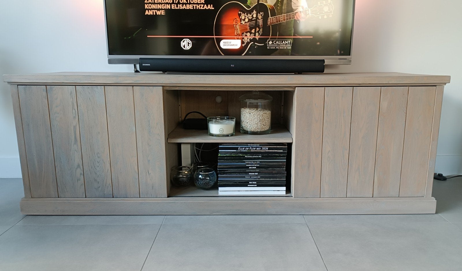 Tv meubel in vergrijsde eik, Ophalen, Eikenhout