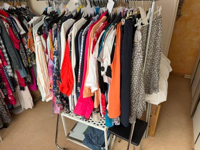50 Stuks hedendaagse dames kledij, Vêtements | Femmes, Packs de vêtements pour femmes, Enlèvement, Comme neuf