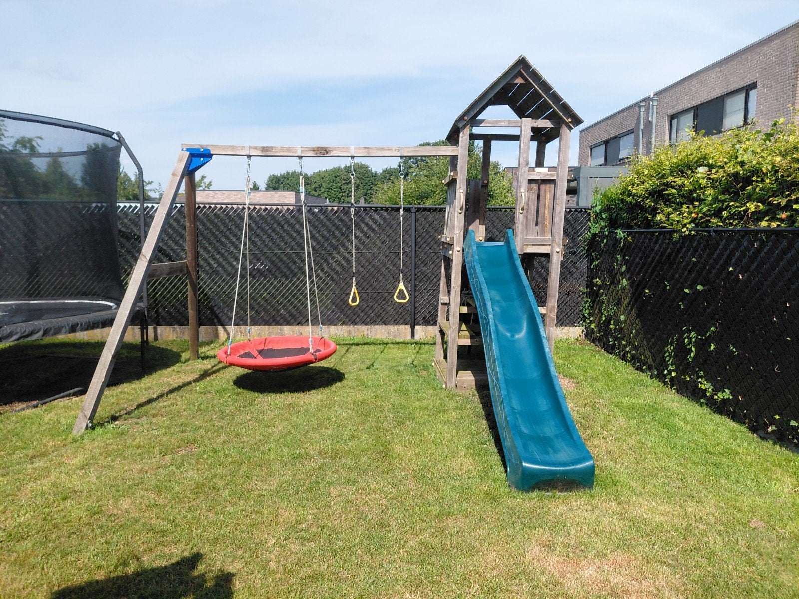 Houten speelhuis met schommel, Kinderen en Baby's, Speelgoed | Buiten | Speeltoestellen, Gebruikt, Schommel, Aanbouwonderdeel