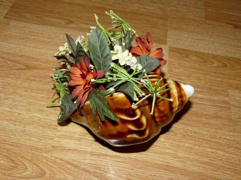 Keramieken zeeschelp met kunstbloemen, Ophalen of Verzenden
