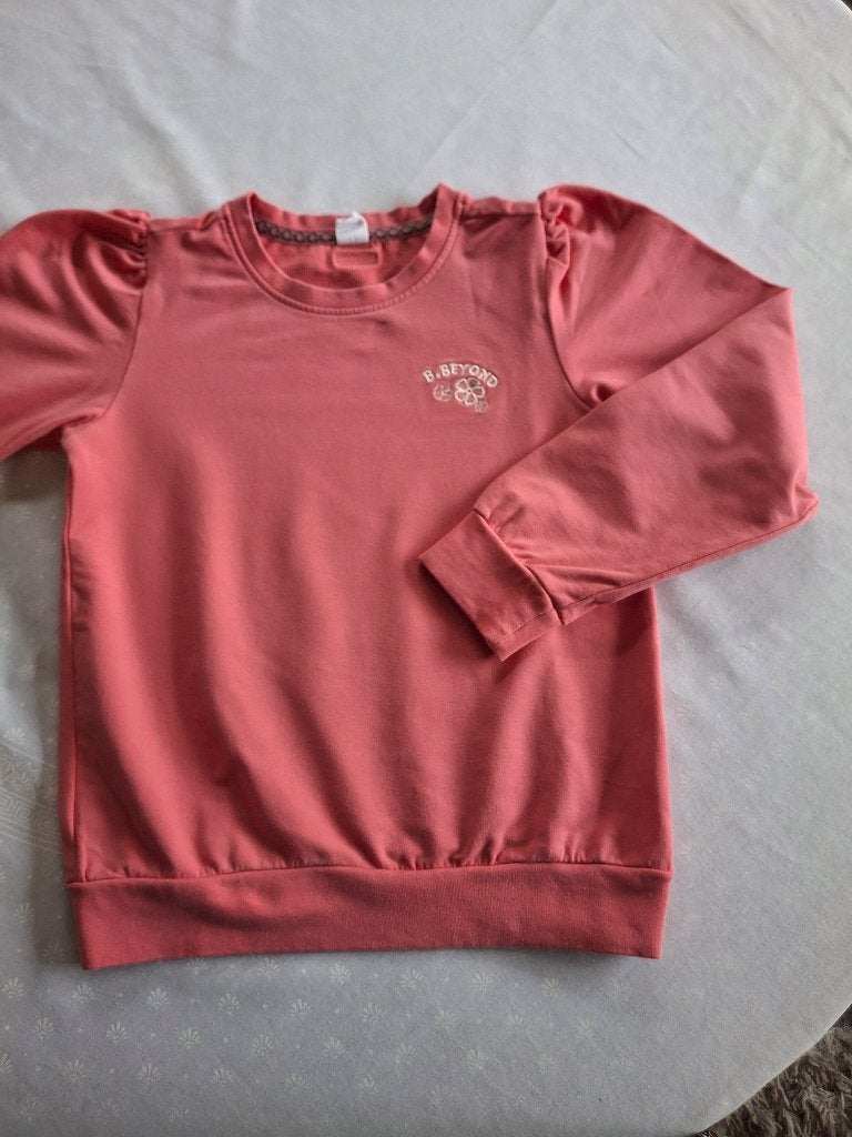 WE-Sweater Dkr. Blauw maat 134/140   € 9, Ophalen of Verzenden, Zo goed als nieuw, Meisje, Trui of Vest